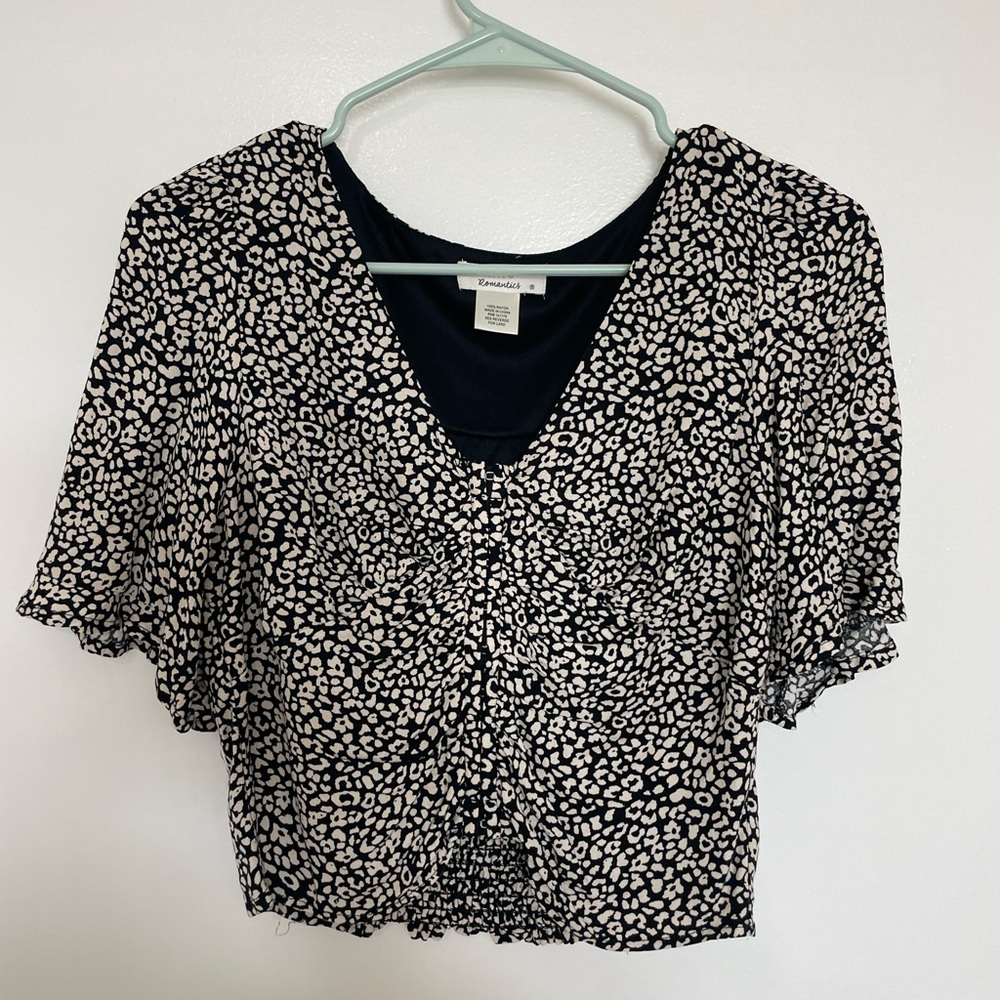 American Rag Black and White Flutter Sleeve Crop Blouse